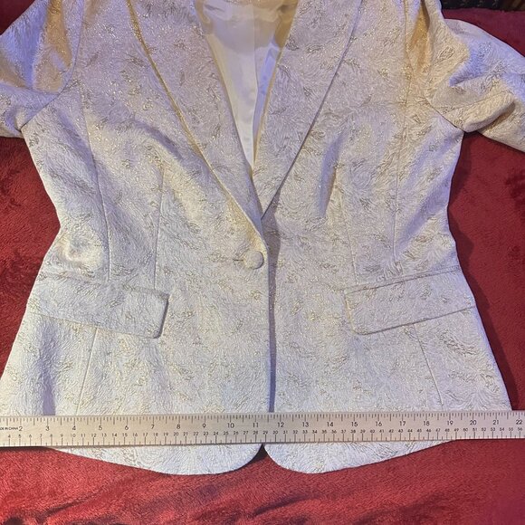 Beige & Gold Textured Blazer & Skirt Suit - Size 12 - Picture 13 of 16